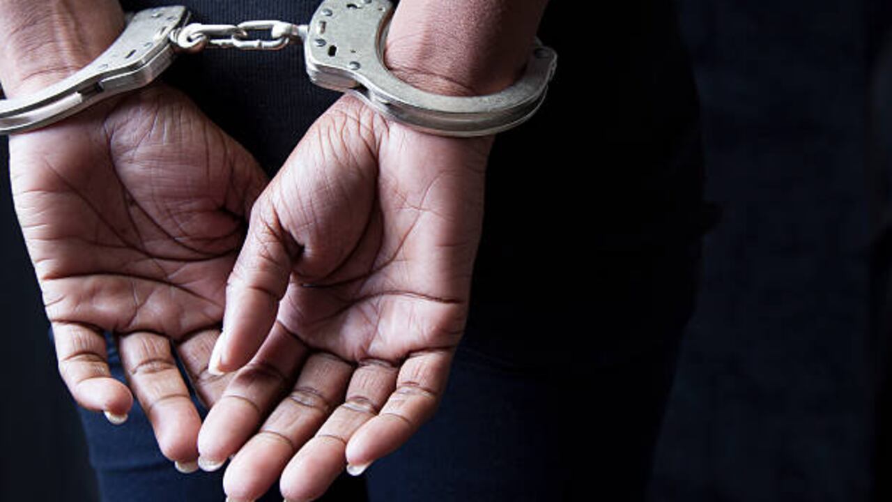 La mujer fungía como técnica administrativa en la tesorería municipal.