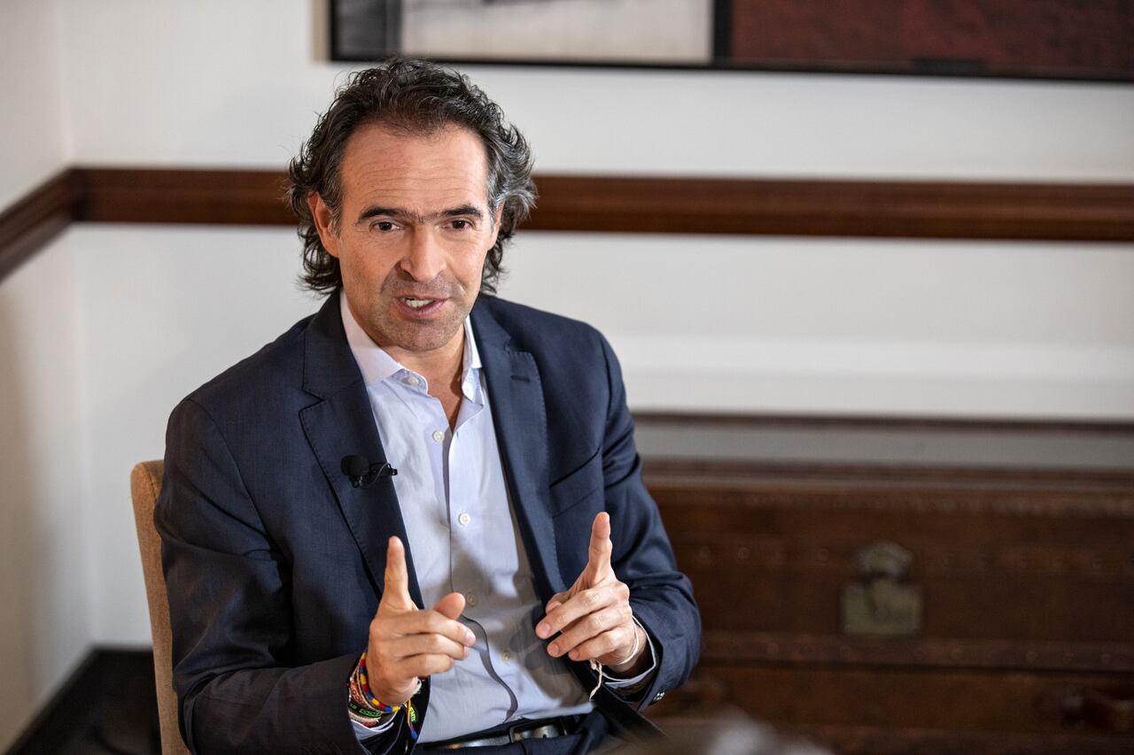 Federico Gutiérrez entrevista con Vicky Dávila