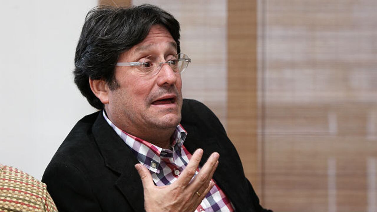 El precandidato presidencial Francisco Santos se va en contra de su primo el presidente Juan Manuel Santos.