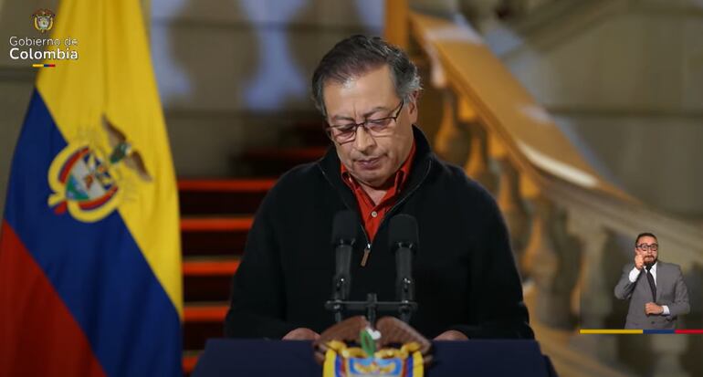 El mandatario aseguró que hablará del paro en los próximos días.