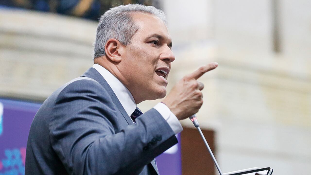 Este es un nuevo intento para que Ecopetrol pueda ingresar al negocio de generación de energía. Ya se habían explorado varios caminos: un proyecto de ley, la inclusión en el Plan de Desarrollo y hasta en los decretos de emergencia económica de La Guajira.