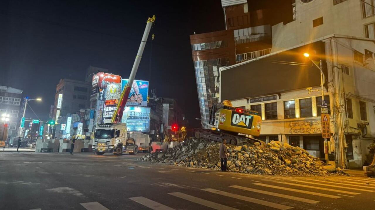 Una vista de la destrucción después de un terremoto de magnitud 7,4
