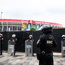09 June 2026, Mexico, Mexiko Stadt: Police officers stand in front of the Azteca Stadium. The opening match of the 2026 World Cup will take place in Mexico City on June 11. Photo: Tom Weller/dpa (Photo by Tom Weller/picture alliance via Getty Images)