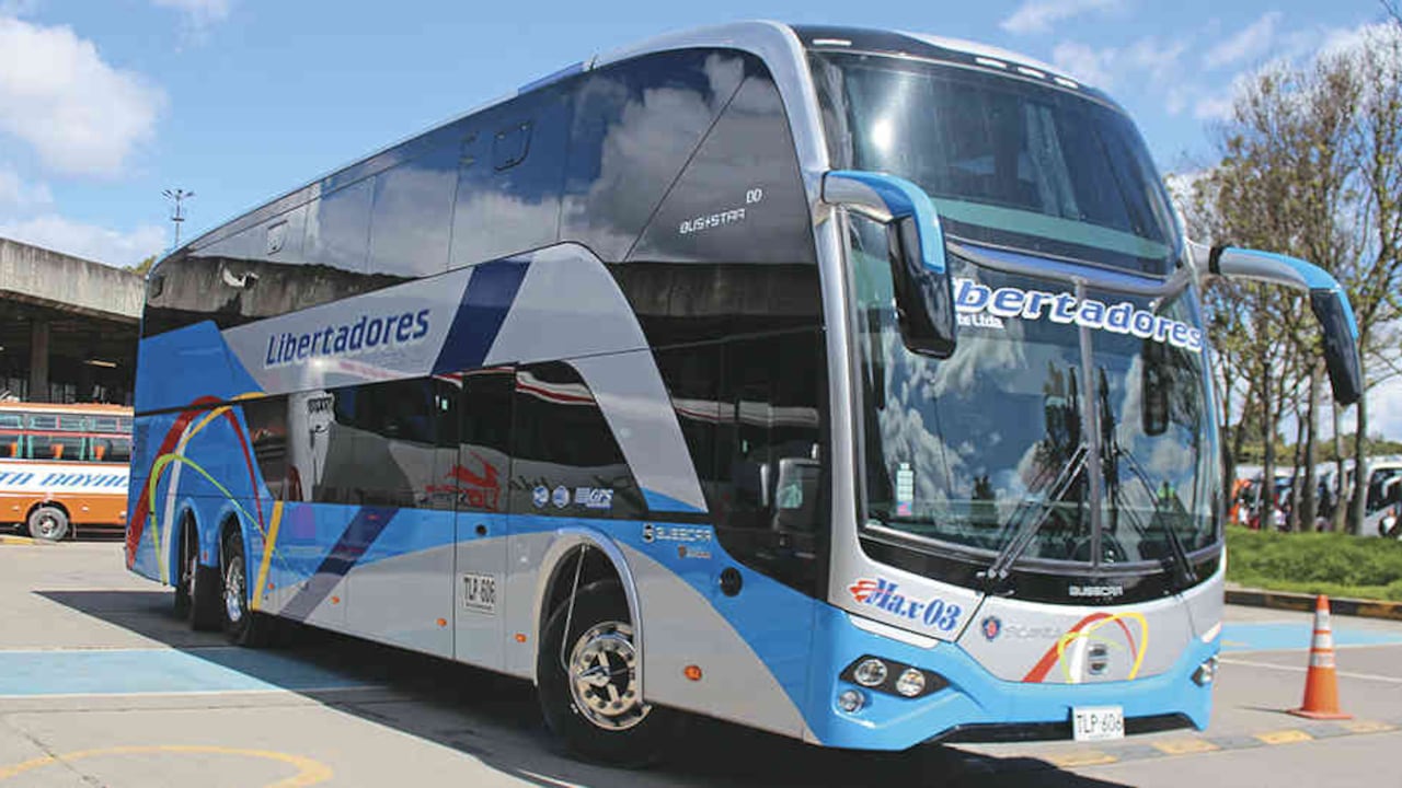 Los buses de dos pisos de Coflonorte tienen los servicios más modernos, entre ellos, wifi, pantallas individuales y 12 poltronas tipo cama.