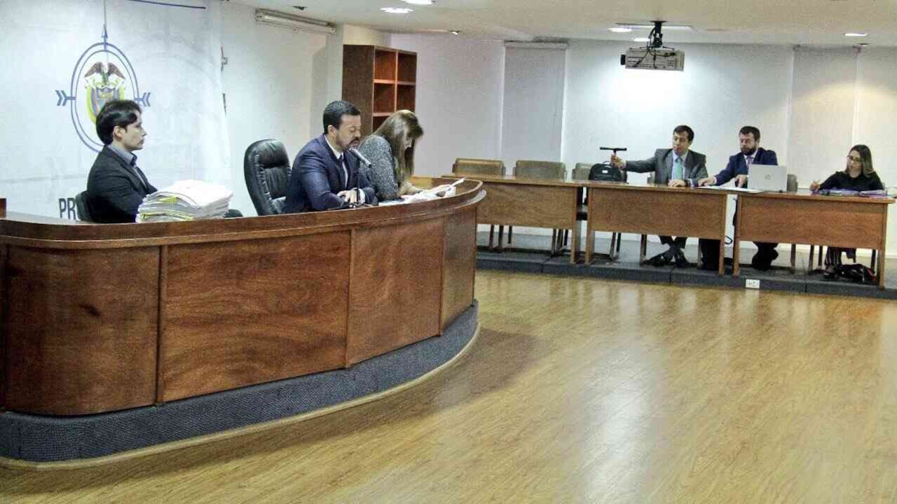 Camilo Orrego Morales, procurador Primero Delegado para la Contratación Estatal y Carmen Maritza Gonzalez Manrique, procuradora delegada para el Ministerio Público en Asuntos Penales son los miembros de la Comisión Disciplinaria que leyó su fallo este martes.