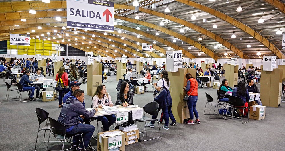  Según la encuesta del Centro Nacional de Consultoría para SEMANA, el 26 por ciento votaría en blanco si las elecciones fueran mañana. Y un 24 por ciento no votaría por ninguno de los candidatos en competencia.