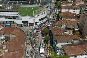 El momento en el que Pelé abandonó Vila Belmiro camino al cementerio
