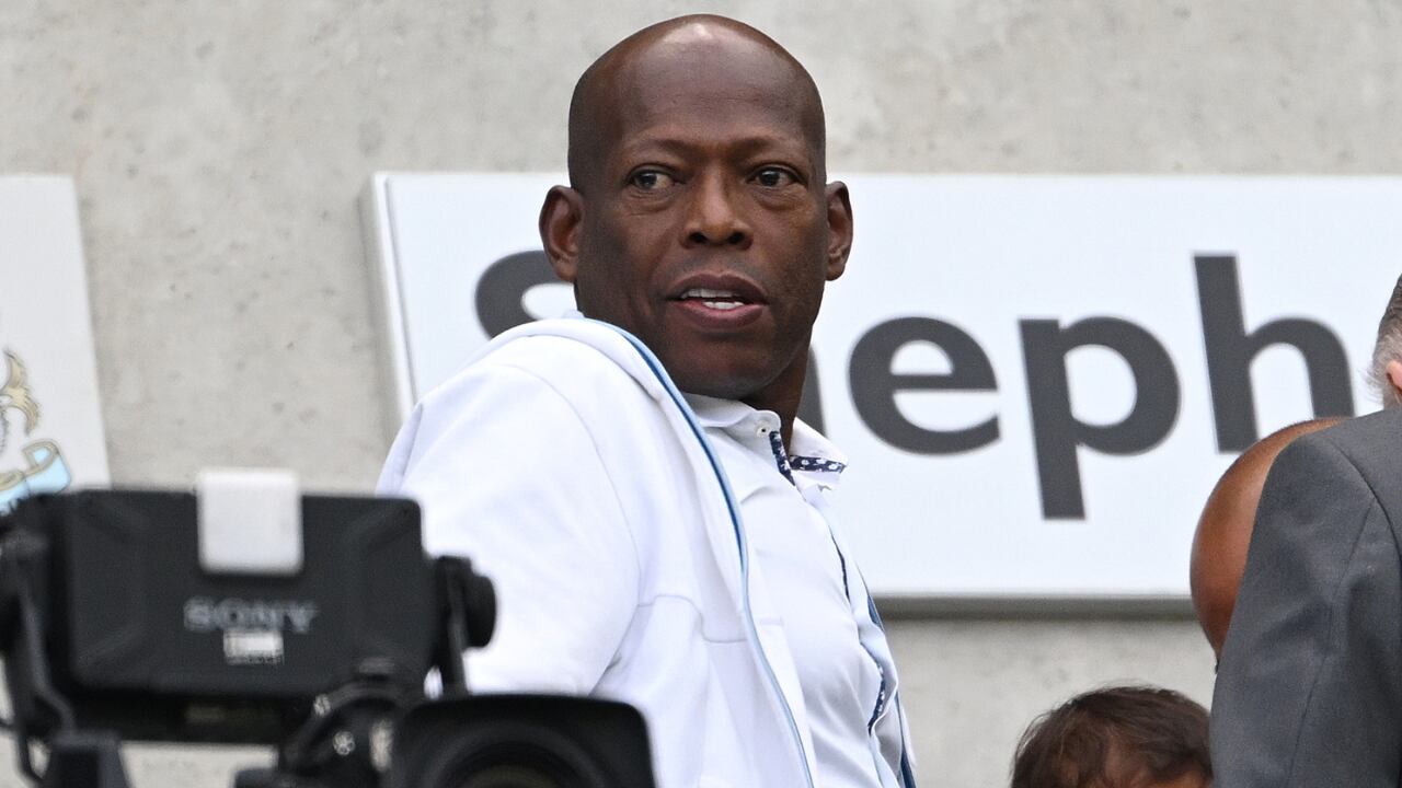 La millonaria recompensa que ofrece Faustino Asprilla para dar con los que robaron su celular.