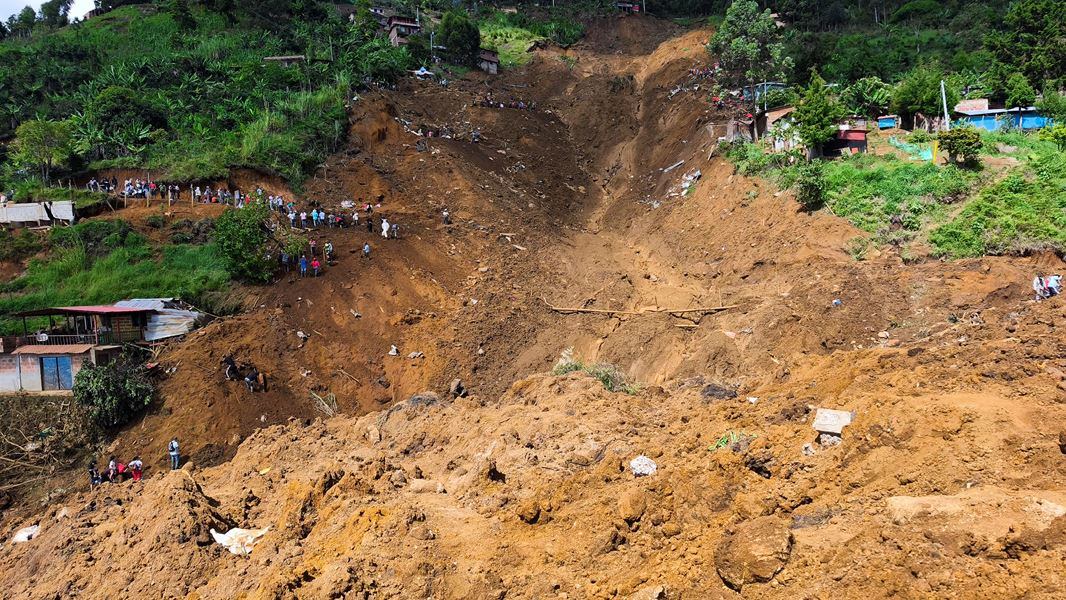 En la tragedia de Altos de Oriente, en Bello, 16 personas fallecieron. Ocho fueron reportadas como desaparecidas.