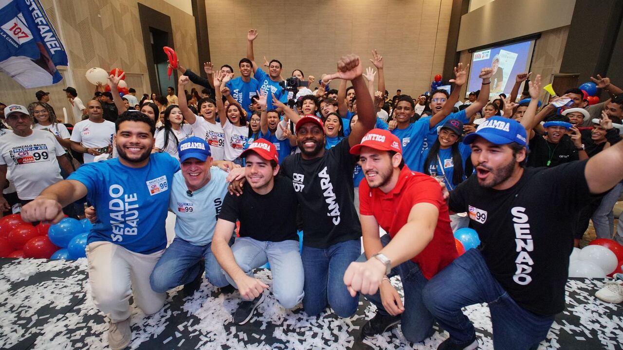 Alejandro Char Jr. acompañado de varios aspirantes al Congreso por Cambio Radical.