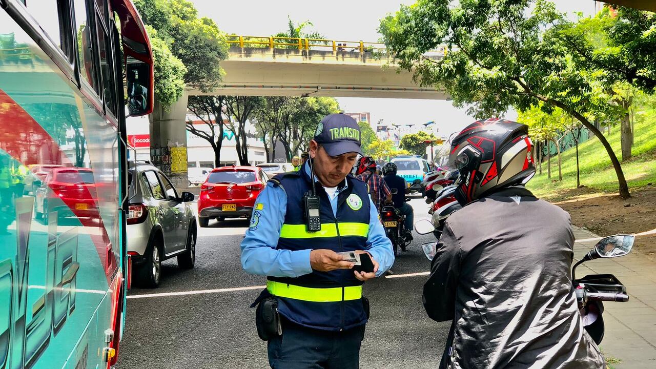 La restricción de movilidad aplica para vehículos particulares, motocicletas y taxis.