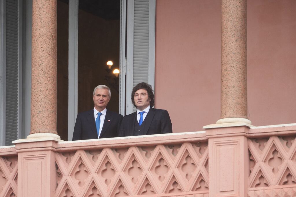 El presidente argentino Javier Milei, a la derecha, junto al presidente chileno José Antonio Kast en la Casa de Gobierno de Buenos Aires, Argentina, el lunes 6 de abril de 2026. (Foto AP/Rodrigo Abd)