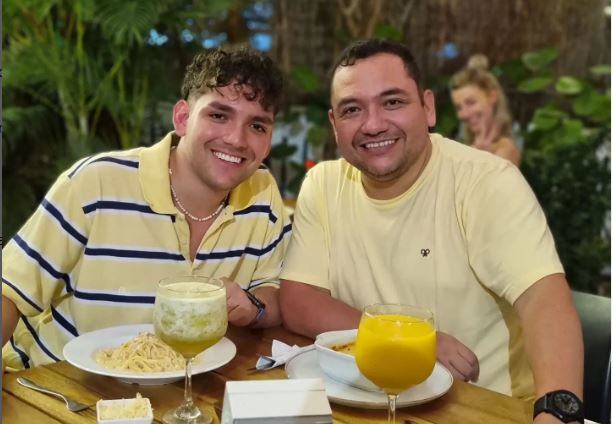 El humorista junto a su hijo