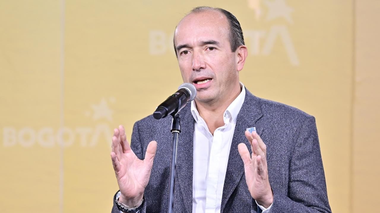 El presidente de la ETB, Sergio González, renunció a su cargo. Se desconoce hasta cuándo irá en la compañía.