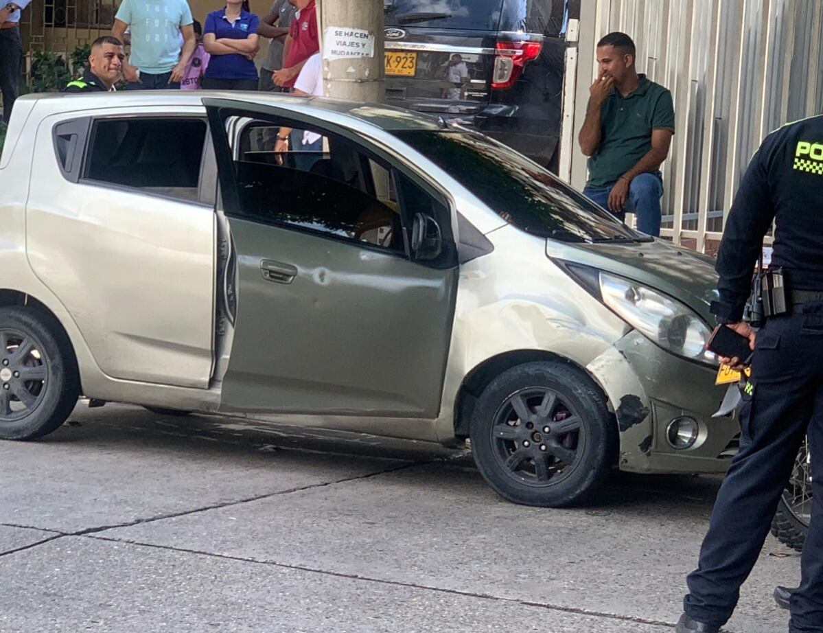 Vehículo donde se movilizaba la víctima del ataque criminal.