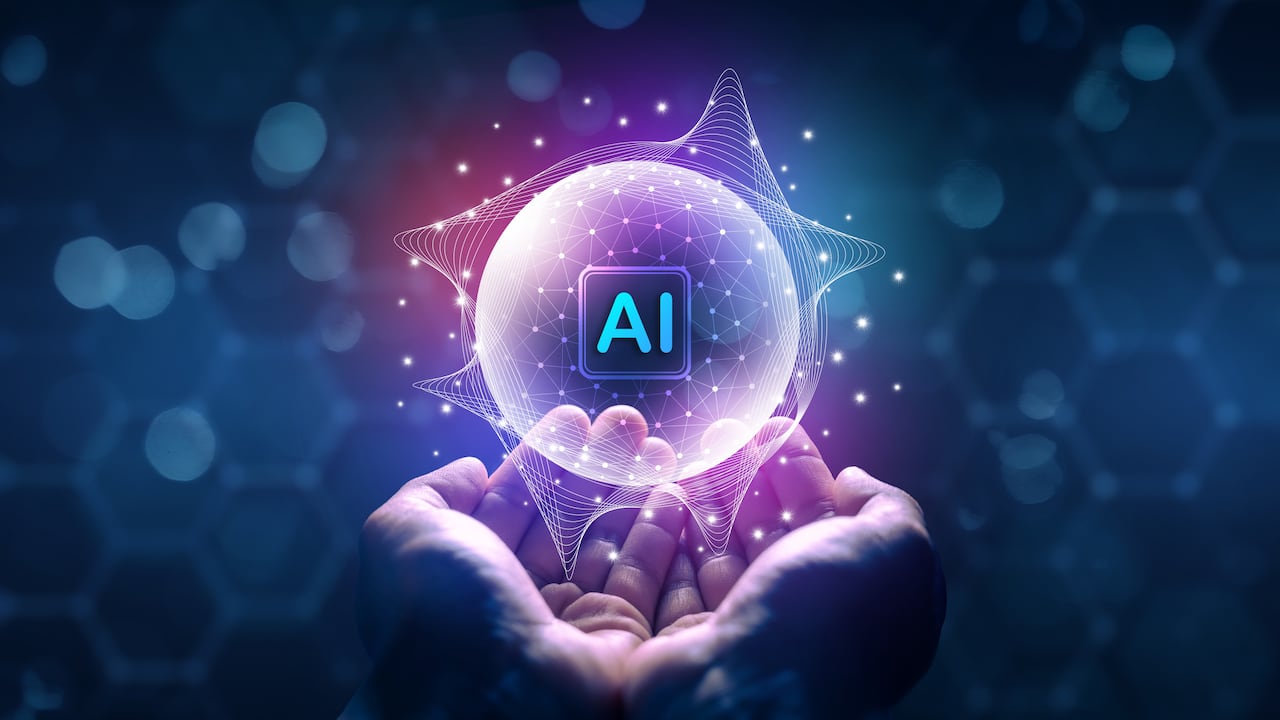 Anthropic estudia crear un chip personalizado para impulsar el desarrollo de sus modelos de IA.
