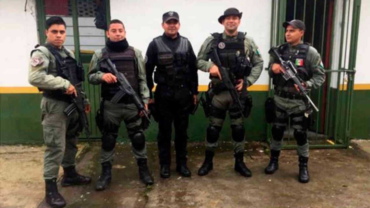 Todos en el Cuerpo de Seguridad están conectados al comercio de aguacate de alguna forma, lo que el alcalde de Tancítaro considera su receta para el éxito. Foto: BBC Mundo.