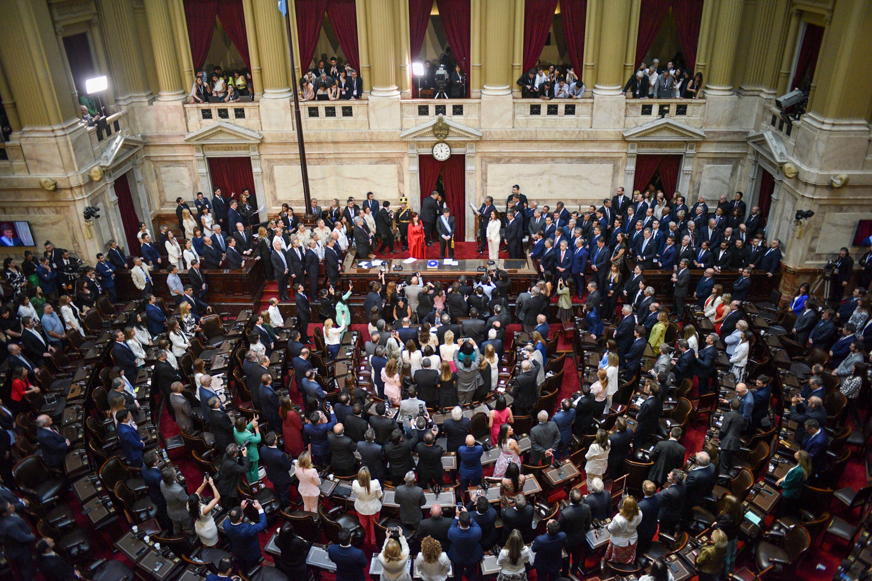 En esta fotografía proporcionada por el Congreso Nacional se muestra una vista general durante la Ceremonia de Inauguración de Javier Milei en el Congreso Nacional el 10 de diciembre de 2023 en Buenos Aires, Argentina.