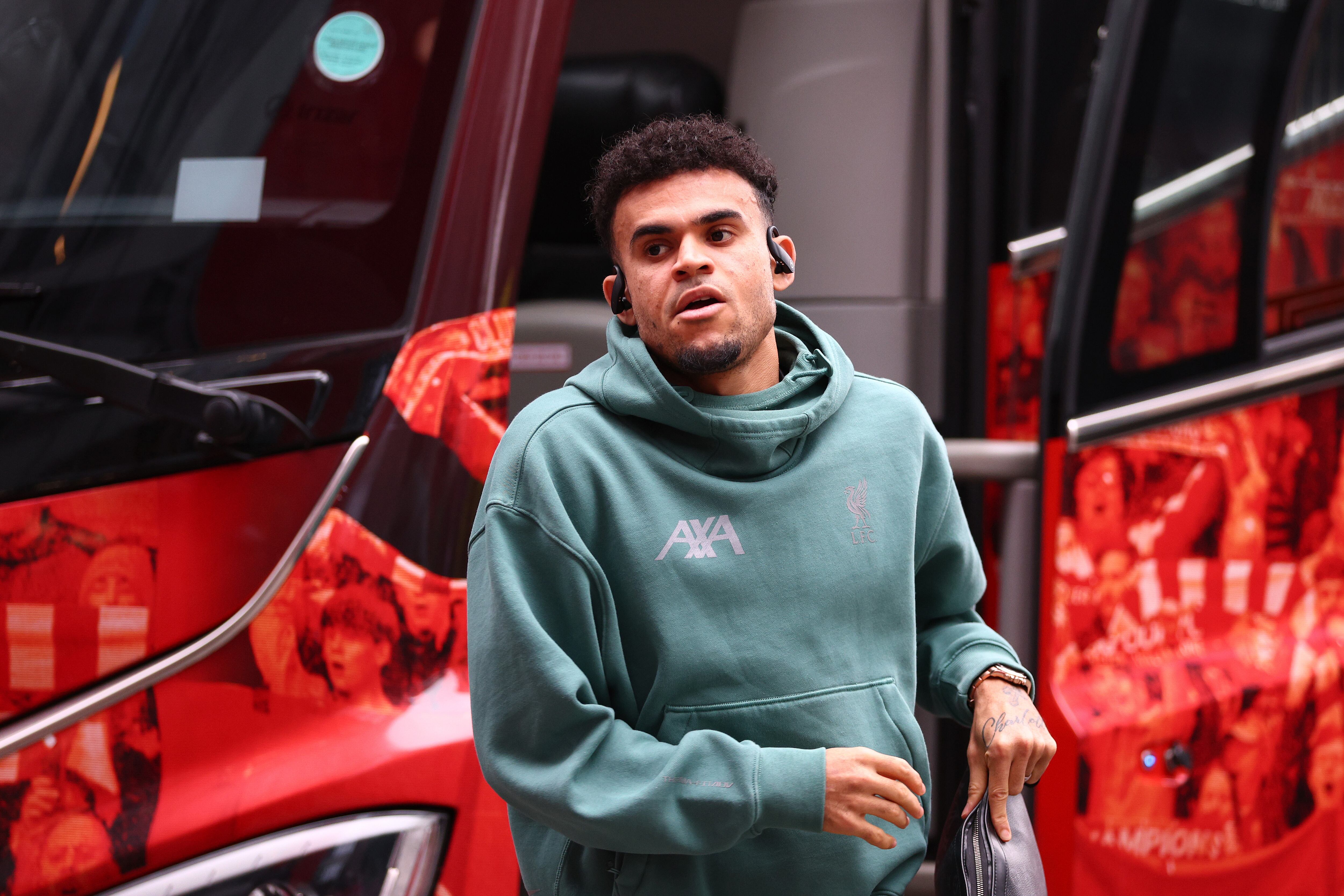 BRENTFORD, ENGLAND - JANUARY 18: Luis Diaz of Liverpool arrives at the stadium prior to the Premier League match between Brentford FC and Liverpool FC at Gtech Community Stadium on January 18, 2025 in Brentford, England. (Photo by Clive Rose/Getty Images)