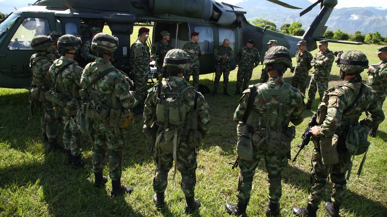 El Ejército no ha explicado quién fue el militar que ordenó que llevarán prendas no oficiales para hacerse pasar como disidentes de las Farc en Tierralta, Córdoba.