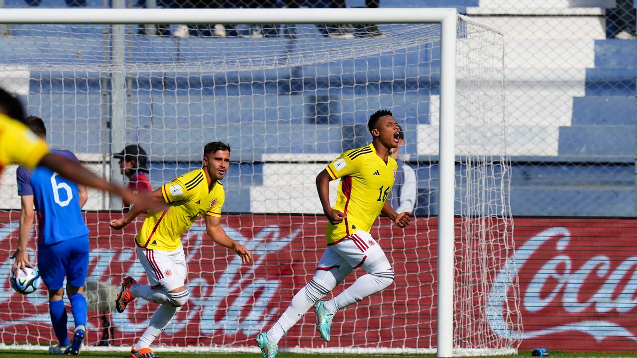 Colombia's Oscar Cortes (16) celebrates scoring his side's opening goal against Slovakia during a FIFA U-20 World Cup round of 16 soccer match at the Bicentenario stadium in San Juan, Argentina, Wednesday, May 31, 2023. (AP Photo/Natacha Pisarenko)