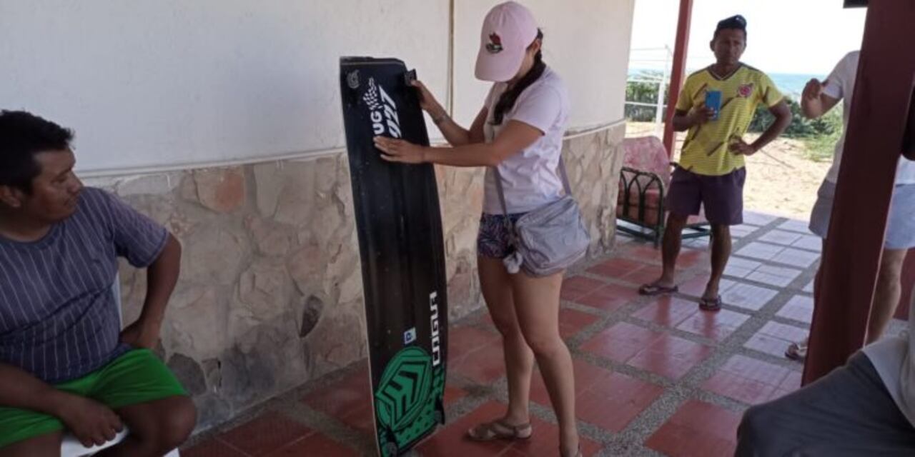 Hallan tabla de deportistas desaparecido.