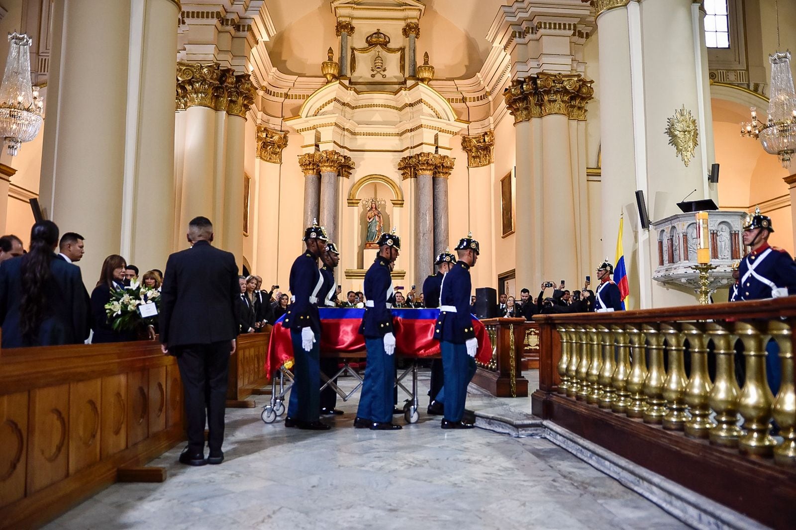Funeral de Miguel Uribe Turbay: Catedral Primada