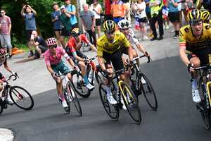 PLATEAU DE SALAISON, FRANCE - JUNE 12: (L-R) Johan Esteban Chaves Rubio of Colombia and Team EF Education - Easypost, Primoz Roglic of Slovenia and Team Jumbo - Visma Yellow Leader Jersey and Ben Alexander O'connor of Australia and AG2R Citröen Team compete during the 74th Criterium du Dauphine 2022 - Stage 8 a 138,8km stage from Saint-Alban-Leysse to Plateau de Salaison 1495m / #WorldTour / #Dauphiné / on June 12, 2022 in Plateau de Salaison, France. (Photo by Dario Belingheri/Getty Images)