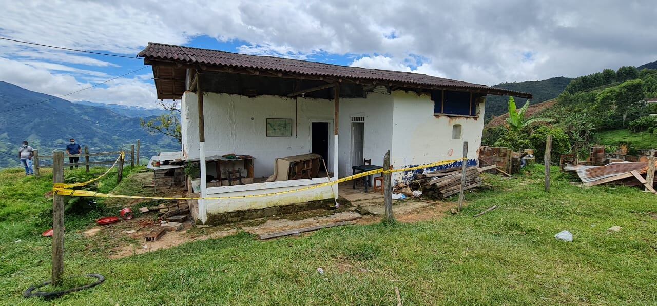 Pese a que Smith Velásquez Vásquez sobrevivió a un ataque sicarial, un accidente en la ambulancia en que era transportado impidió que los paramédicos lo pudieran salvar.