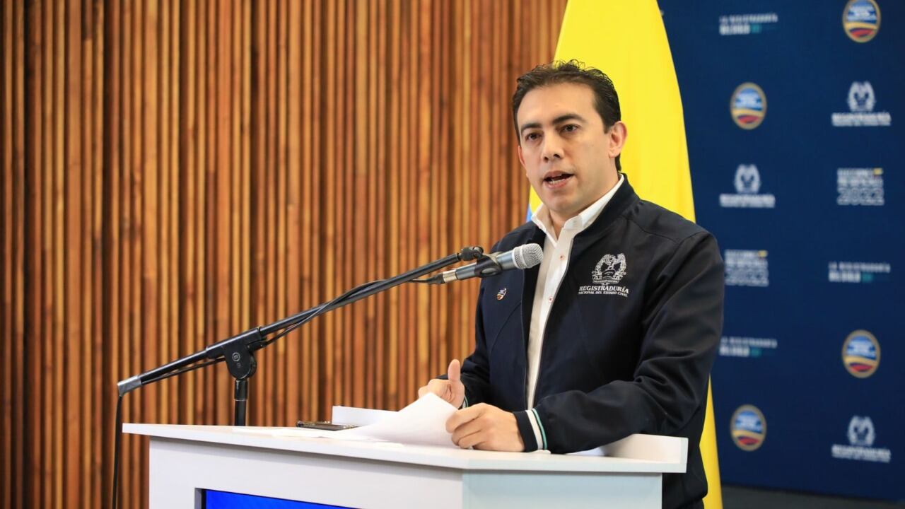 Alexander Vega, registrador nacional.