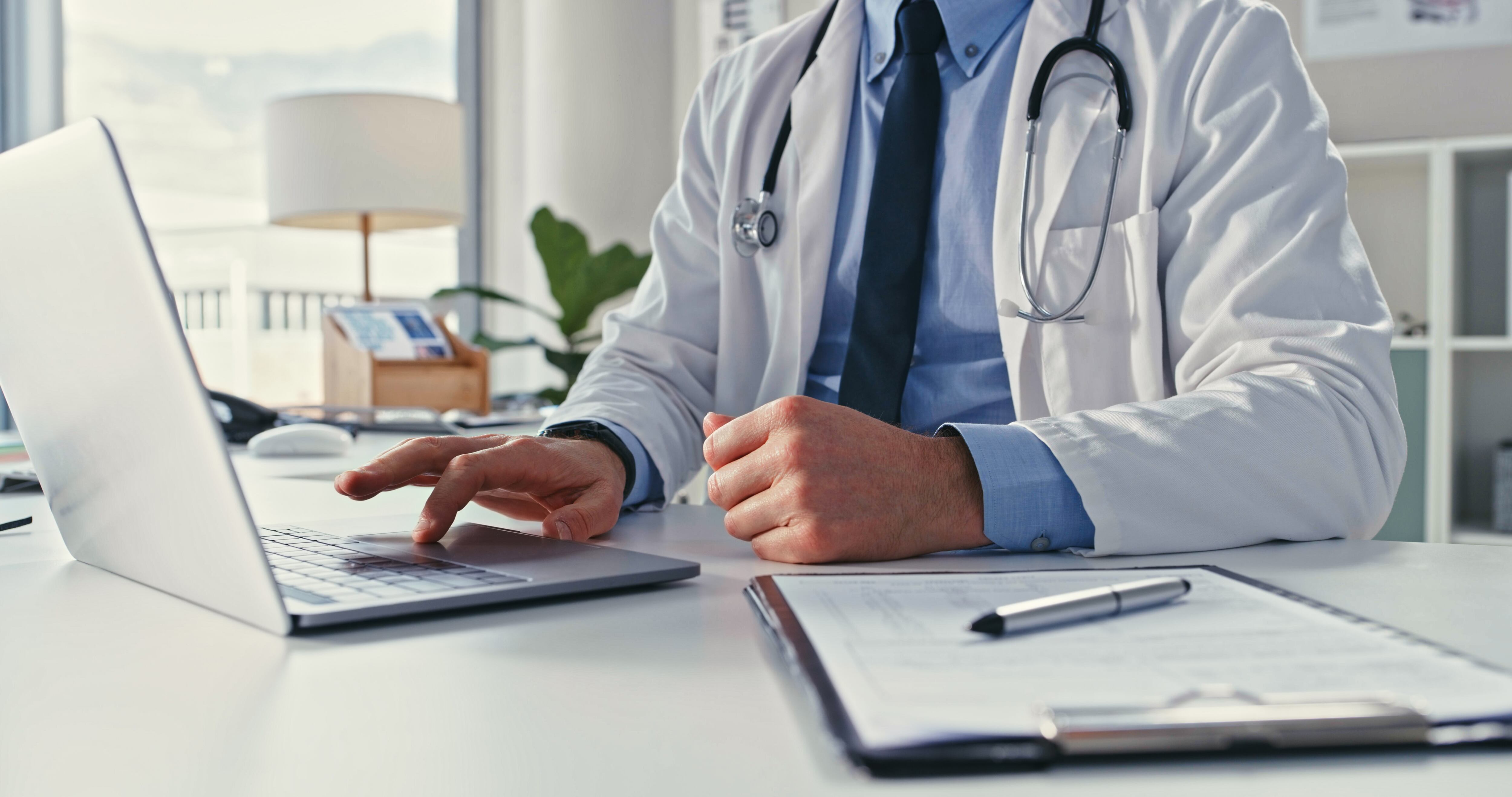 La ley servirá para retirar la cobertura sanitaria a 1,4 millones de "inmigrantes ilegales".