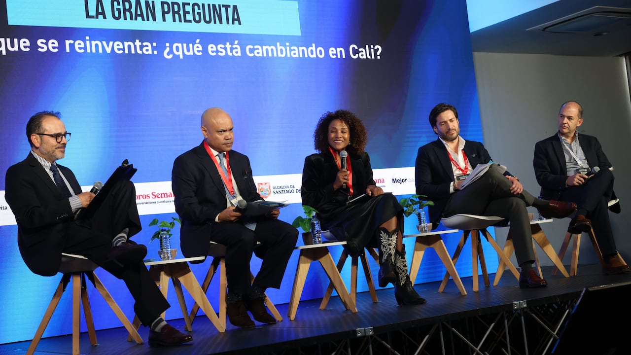 De izquierda a derecha: Carlos Enrique Rodríguez, subdirector general de SEMANA; Juan Carlos Castro Lozano, director ejecutivo de Invest Pacific; Mábel Lara, asesora de proyectos estratégicos; Juan Fernando Puerta, director de Gobierno y Asuntos Legales de Wingo y Camilo Jaramillo Botero, CEO de Zonamerica Colombia.