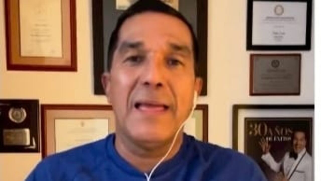 A Checo Acosta le robaron su cuenta de WhatsApp.