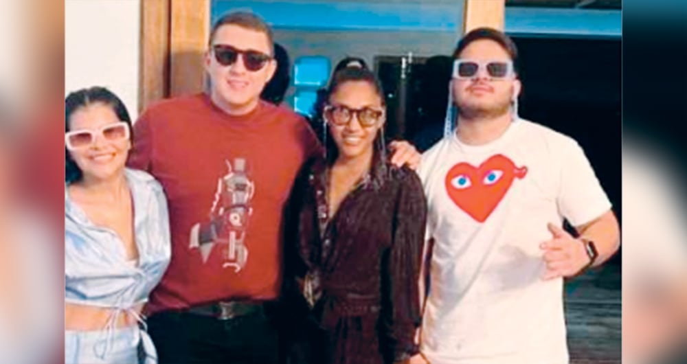  De izquierda a derecha: Luz Amparo Muñoz, David Cerón, junto a una amiga en común y Nicolás Alcocer Petro.