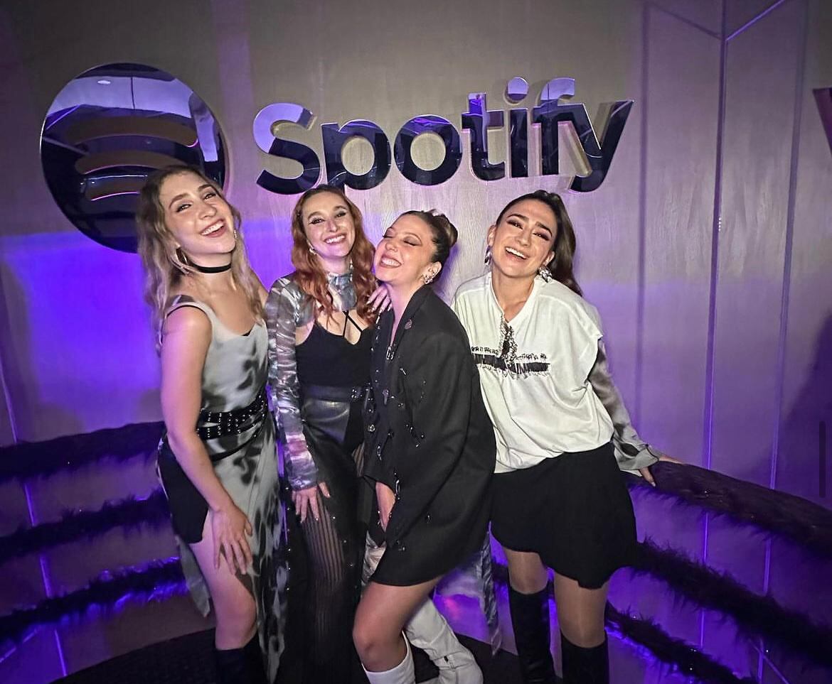 Las artistas conquistaron con temas como 'Me equivoqué' y 'Si decides'