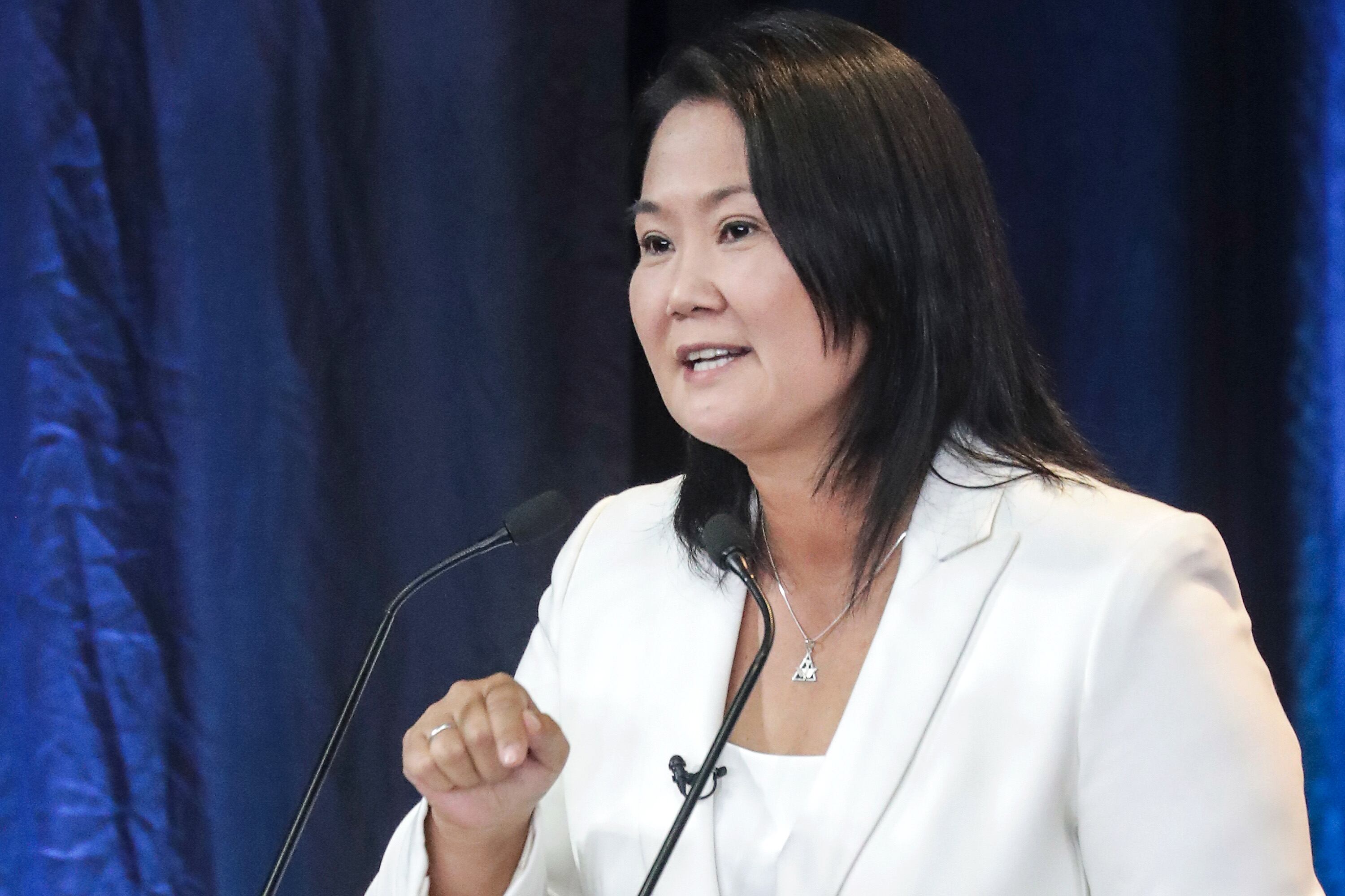 Keiko Fujimori del partido Fuerza Popular habla durante un debate organizado por el Jurado Nacional Electoral el 30 de mayo de 2021 en Arequipa, Perú. Pedro Castillo del partido Perú Libre corre contra Keiko Fujimori del partido Fuerza Popular en la segunda vuelta presidencial del 6 de junio.