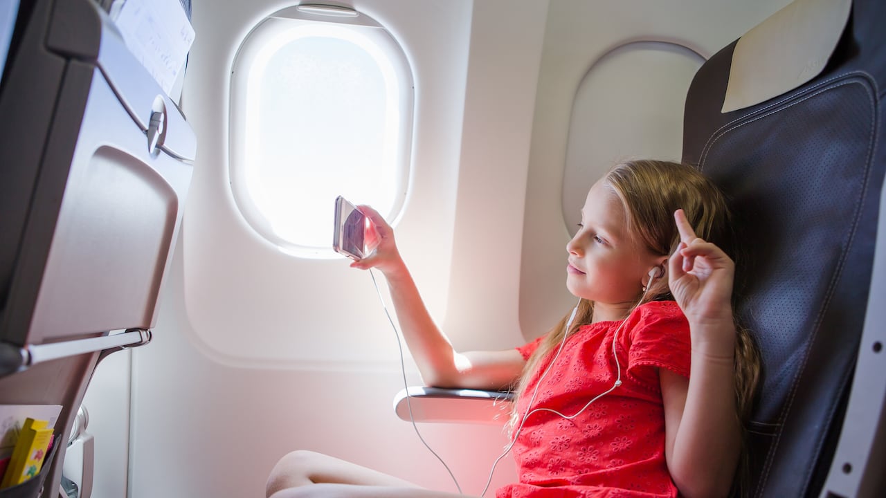 Una de las recomendaciones cuando se viaja en avión es no hacerlo en pantaloneta, ni en falda.