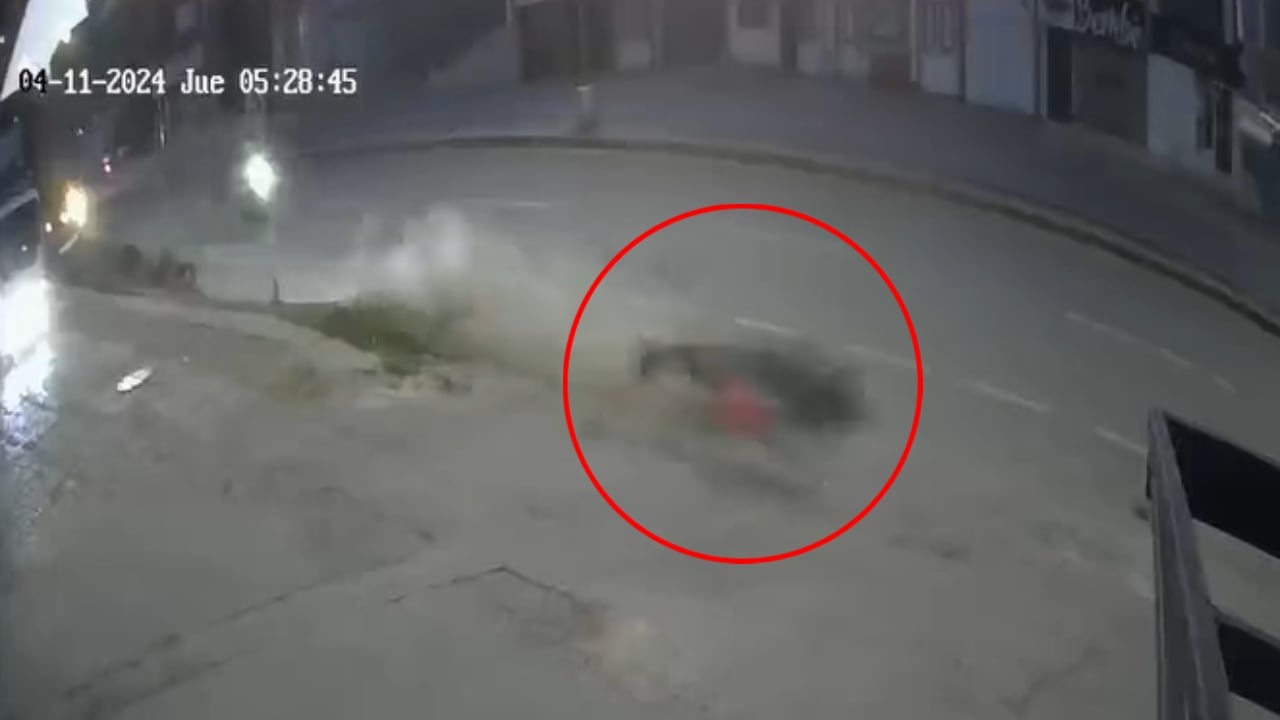 Los jóvenes sufrieron un fuerte impacto tras estrellarse con el andén.