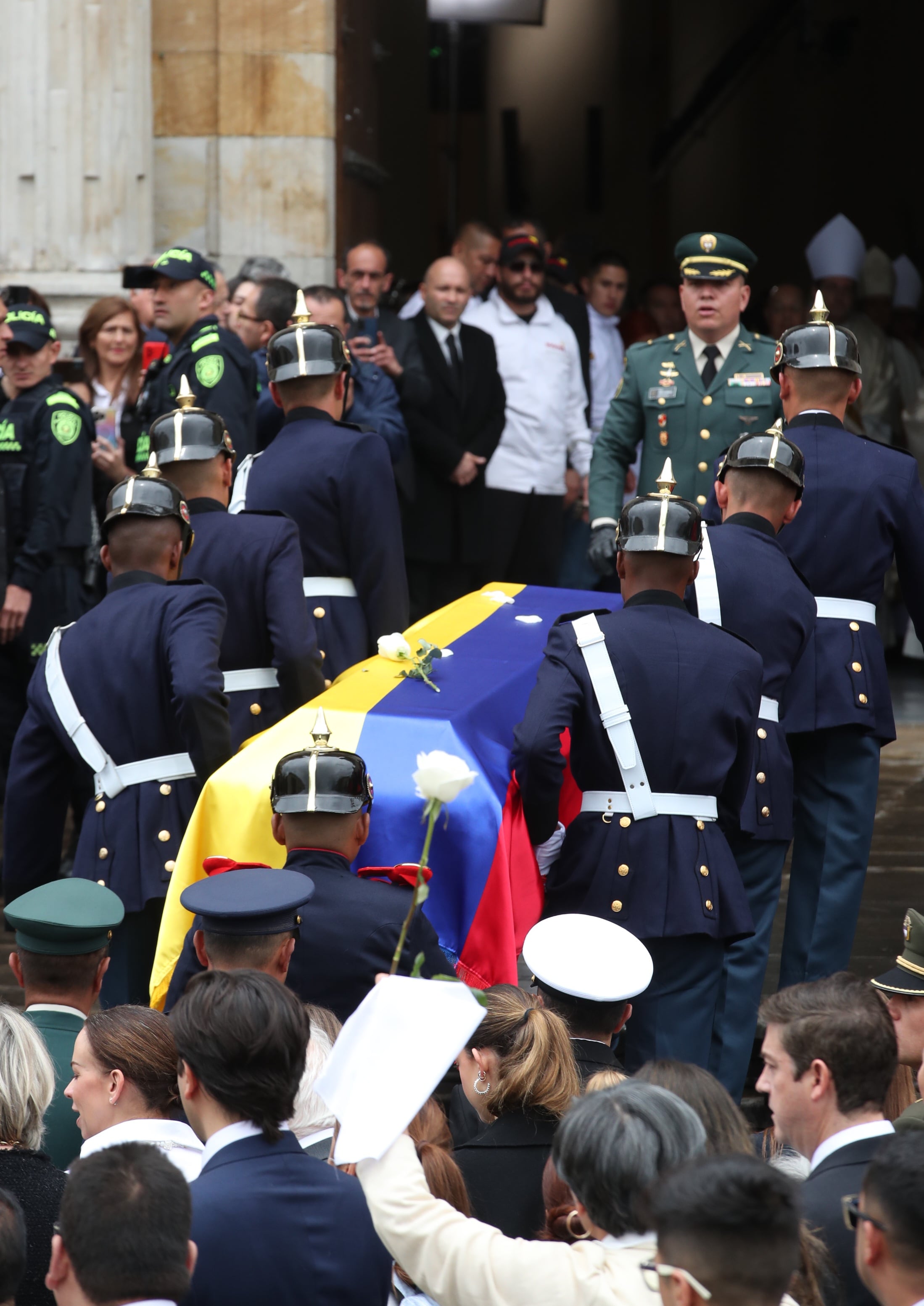 Funeral de Miguel Uribe Turbay: Traslado a la Catedral Primada