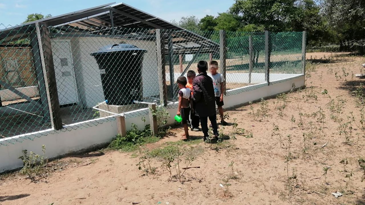 Niños de la comunidad de Urraichichón en Manaure, La Guajira, disfrutan de agua potable desde hace más de un año, gracias a la tecnología de O3 Smart Cities.