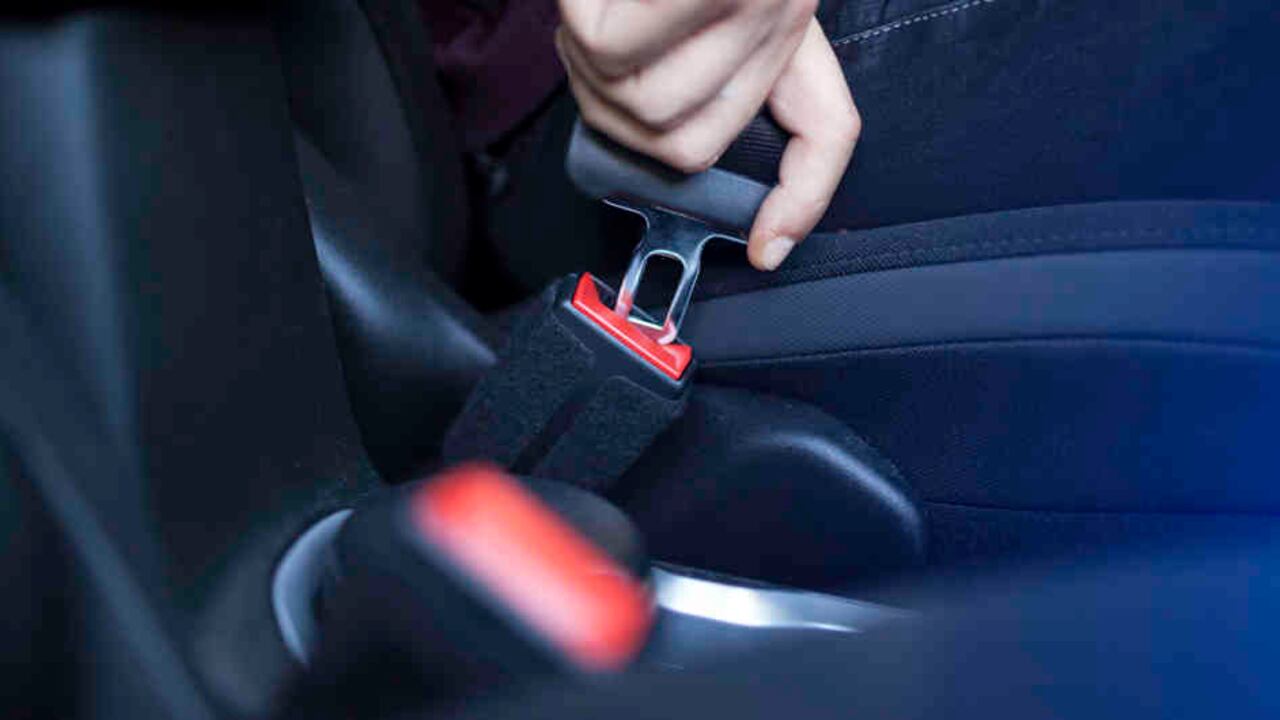 50 por ciento de las señales del entorno se dejan de percibir al usar el celular mientras se conduce.