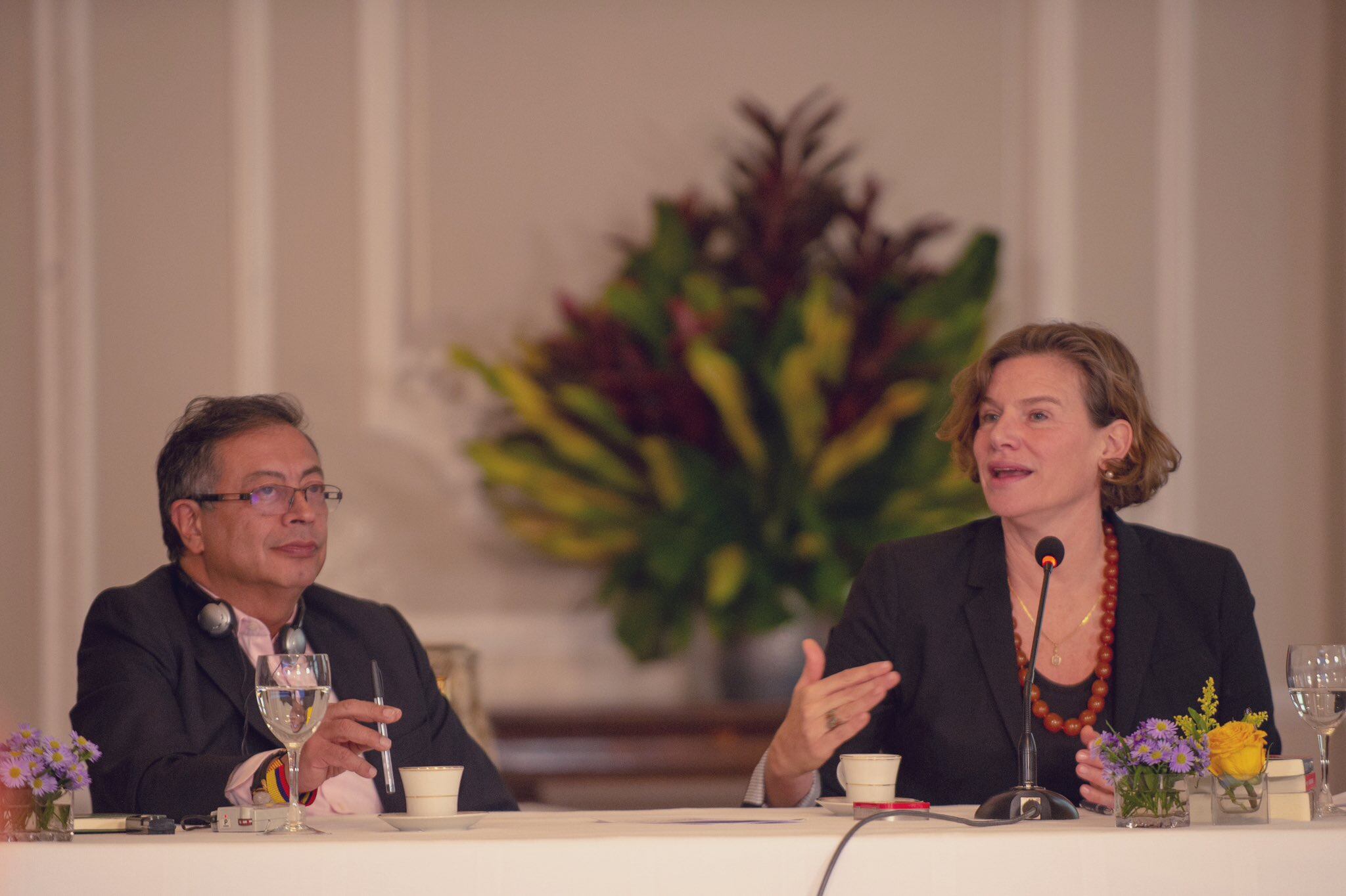 Mariana Mazzucato y Gustavo Petro en su visita a la Casa de Nariño.