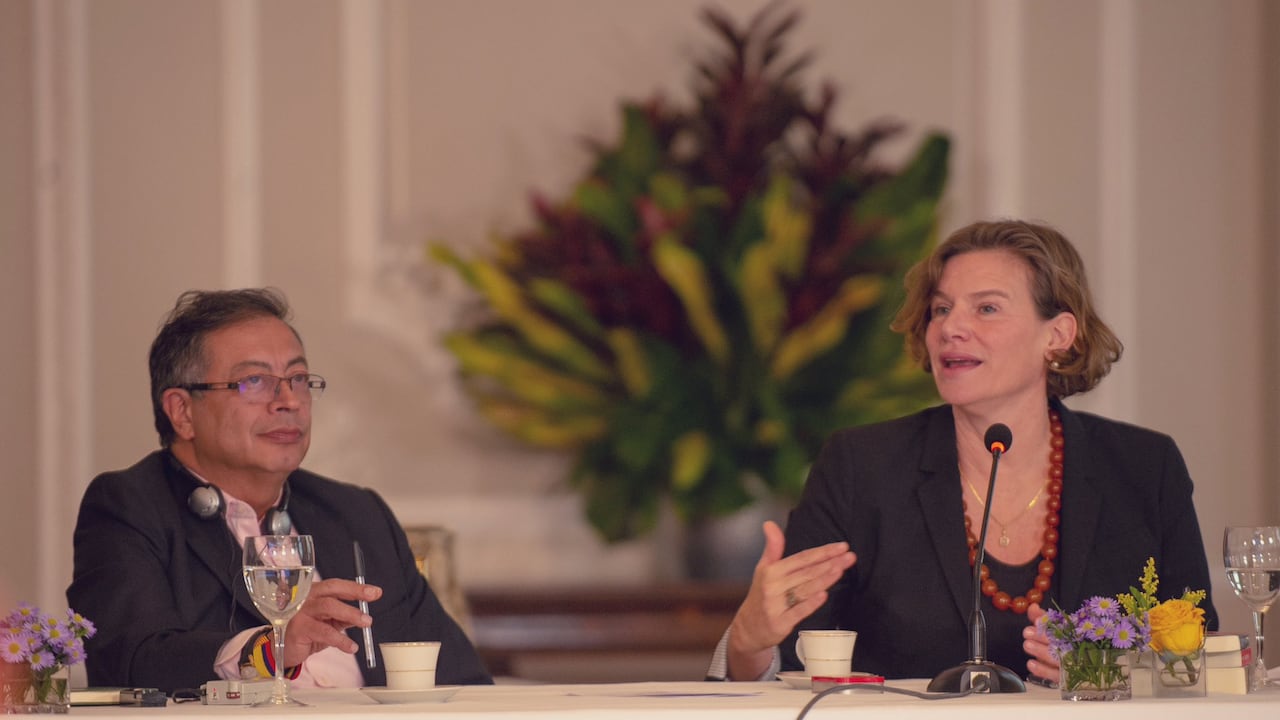 Mariana Mazzucato y Gustavo Petro en su visita a la Casa de Nariño.