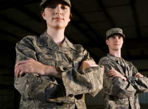 No se deje estafar con supuestas primas militares.