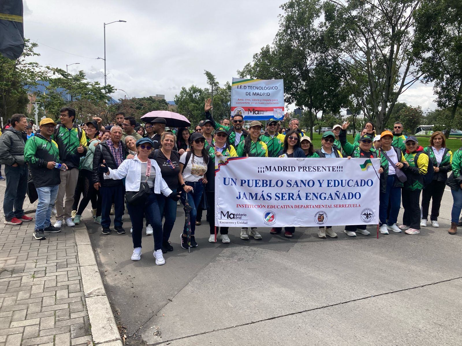 Marcha de maestros 7 de abril contra las fallas del sistema de salud del magisterio.