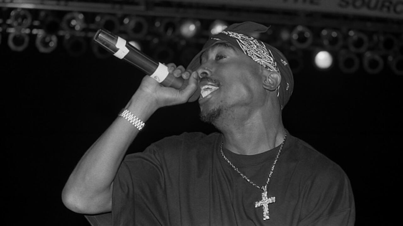 Tupac Amaru Shakur también conocido como 2Pac, simplemente Tupac, fue un rapero y actor estadounidense. Es considerado por muchos como uno de los raperos más importantes de todos los tiempos, y más influyentes de la historia del rap. (Photo By Raymond Boyd/Getty Images)