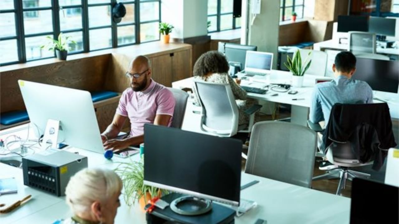 La capital colombiana se consolida como un referente en empleo formal, con una alta tasa de formalidad laboral.