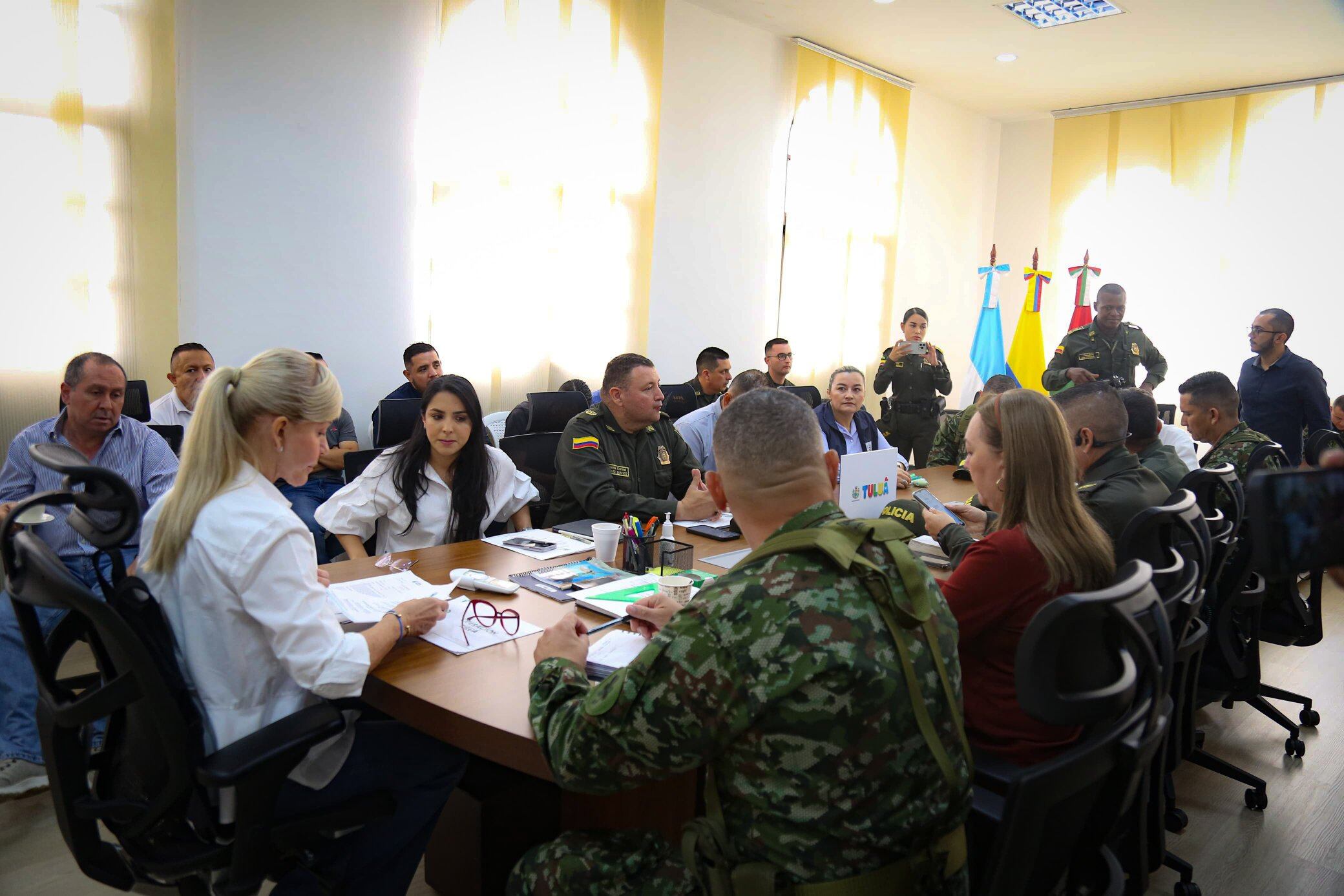 La gobernadora del Valle, Dilian Francisca Toro, lideró un consejo extraordinario de seguridad por los hechos de Tuluá.