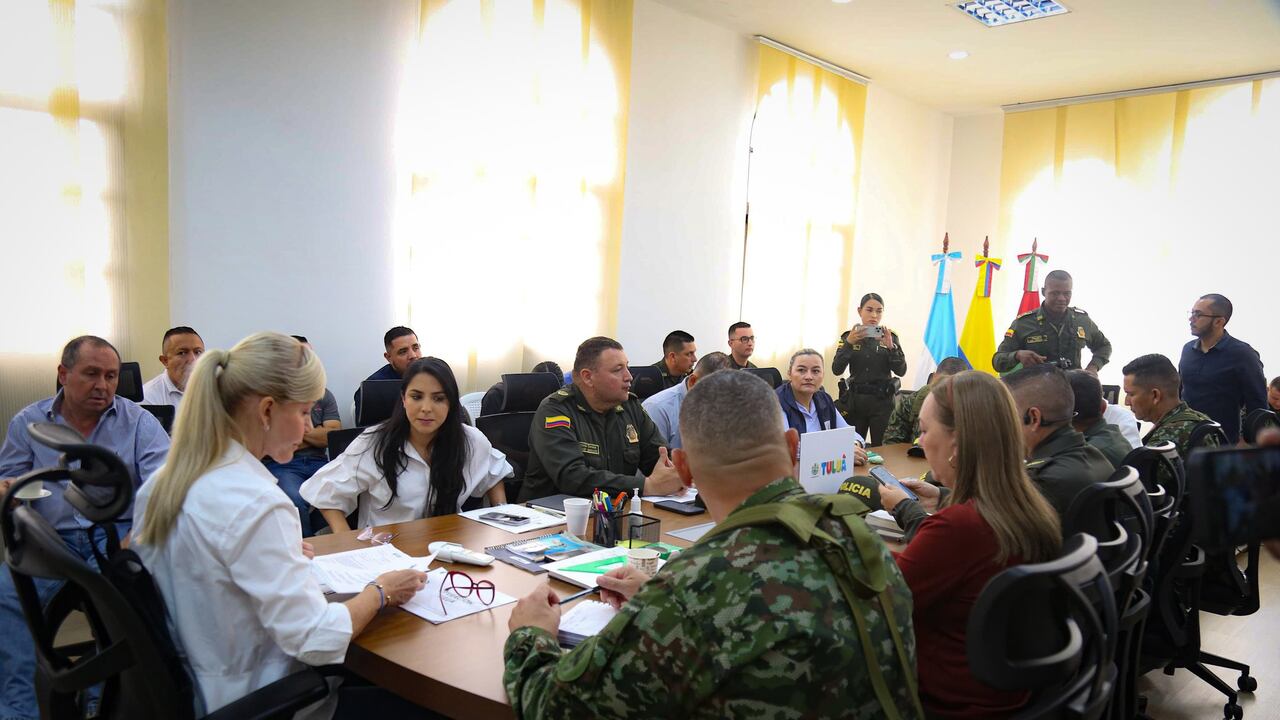 La gobernadora del Valle, Dilian Francisca Toro, lideró un consejo extraordinario de seguridad por los hechos de Tuluá.