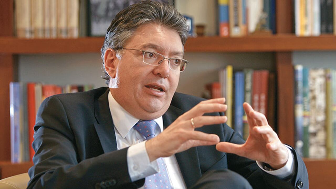 El exministro de Hacienda Mauricio Cárdenas hizo varias recomendaciones al Gobierno para superar esa crisis financiera.